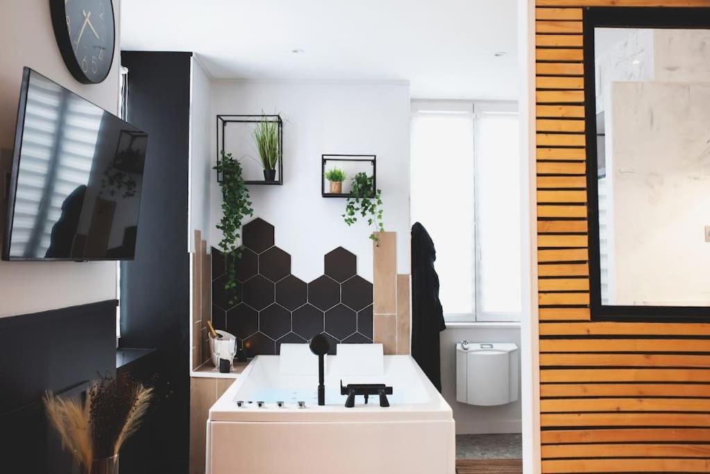 Love Room, La Douce Angevine Angers Eksteriør billede